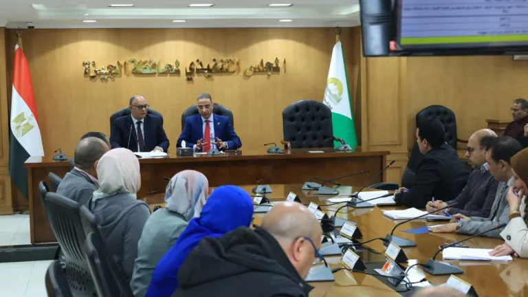 رسالة حازمة من محافظ الجيزة: لا تباطؤ في المشروعات ولا أعذار خارج الجداول الزمنية