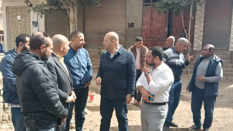 نائب محافظ الجيزة يتفقد أبو النمرس وعزبة مدكور لمتابعة النظافة ومشروعات الصرف الصحي