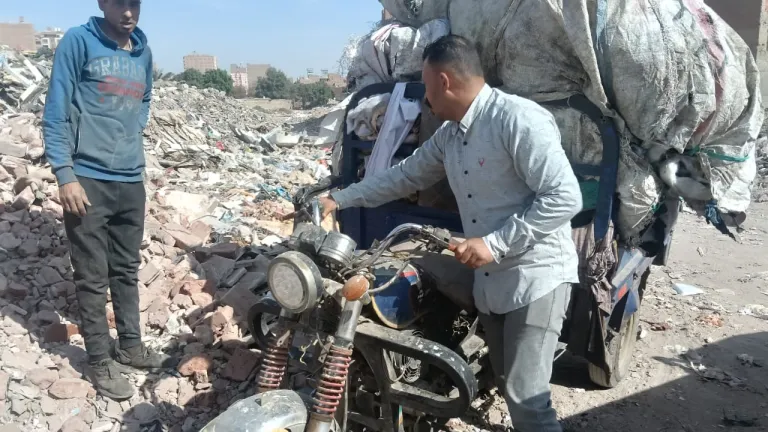 محافظ الجيزة يشن حربًا على النباشين .. ضبط 57 عربة كارو وتروسيكل في حملات مفاجئة