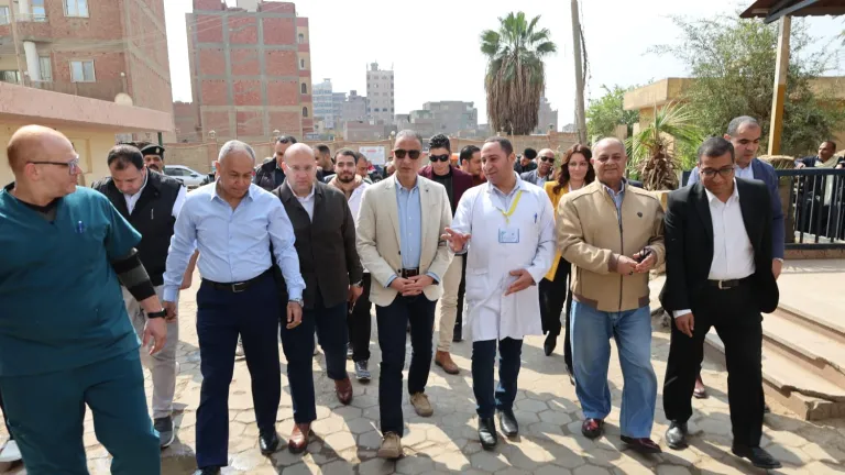 جولة مفاجئة للأنصاري في مستشفي البدرشين لمتابعة جودة الرعاية الطبية