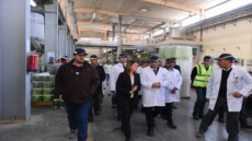 زيارة ليست بروتوكولية .. رسائل مباشرة من وزير العمل لعمال ومصنعي الجيزة