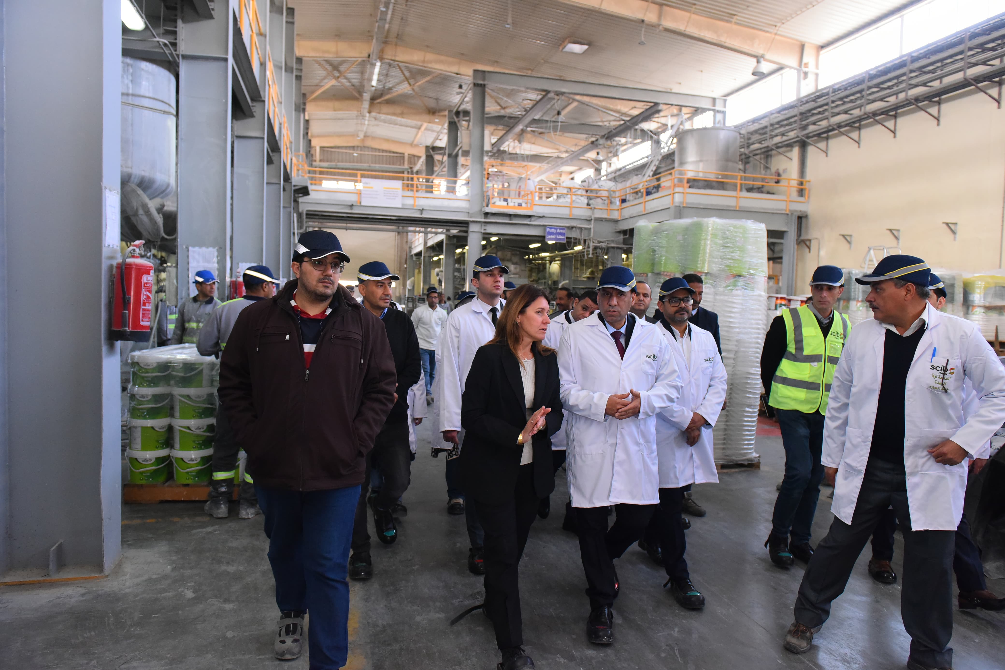 زيارة ليست بروتوكولية .. رسائل مباشرة من وزير العمل لعمال ومصنعي الجيزة