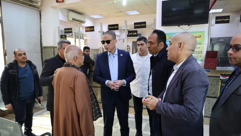 زيارات مفاجئة وقرارات حاسمة .. الأنصاري يرفع كفاءة الخدمات بالمراكز التكنولوجية