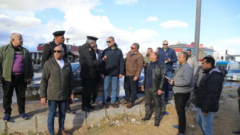 جولات ميدانية لمحافظ الجيزة لمتابعة تصريف مياه الأمطار وضمان انسيابية المرور