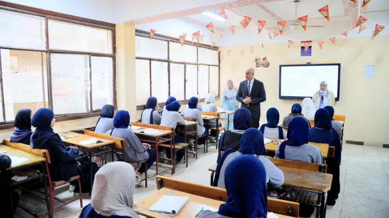 ماذا رأى وزير التعليم داخل مدارس الحوامدية والبدرشين؟ تفاصيل جولة مفاجئة تكشف الكثير