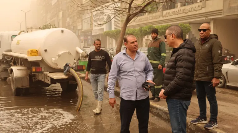 ما الذي يحدث في شوارع الجيزة بعد الأمطار؟ جولة المحافظ تكشف التفاصيل