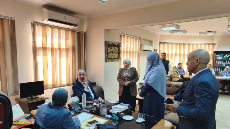 تحرك مفاجئ من محافظ الجيزة داخل «الإسكان» .. قرارات حاسمة لتسريع المشروعات