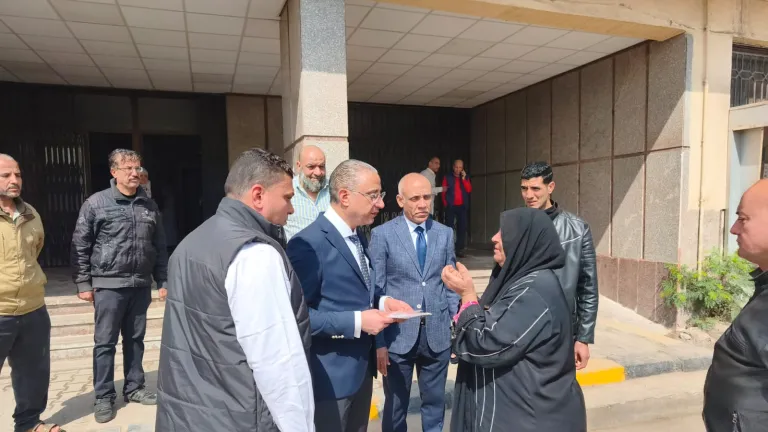 حين تتقدم الإنسانية .. الأنصاري يستجيب في لحظات لنداء مواطنة خلال جولة ميدانية