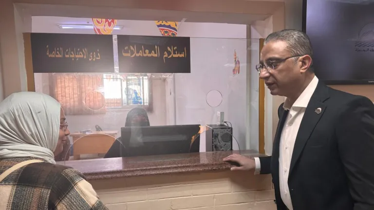 جولة ميدانية تكشف التفاصيل .. محافظ الجيزة يتابع الأداء ويستمع للمواطنين مباشرة