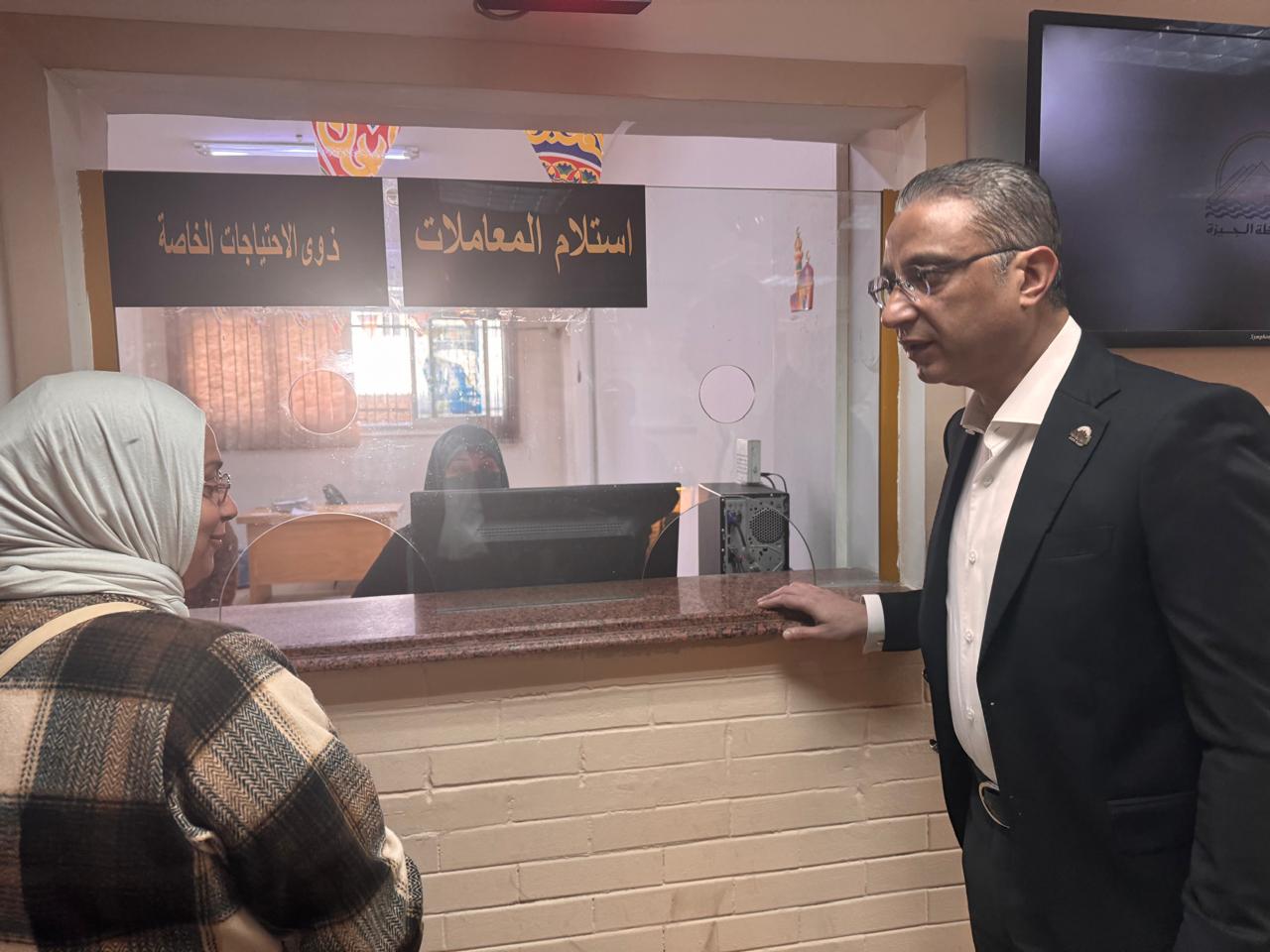 جولة ميدانية تكشف التفاصيل .. محافظ الجيزة يتابع الأداء ويستمع للمواطنين مباشرة