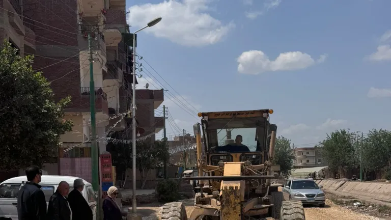 بعد شكاوى المواطنين .. بدء تطوير شامل لطريق أم دينار بمنشأة القناطر
