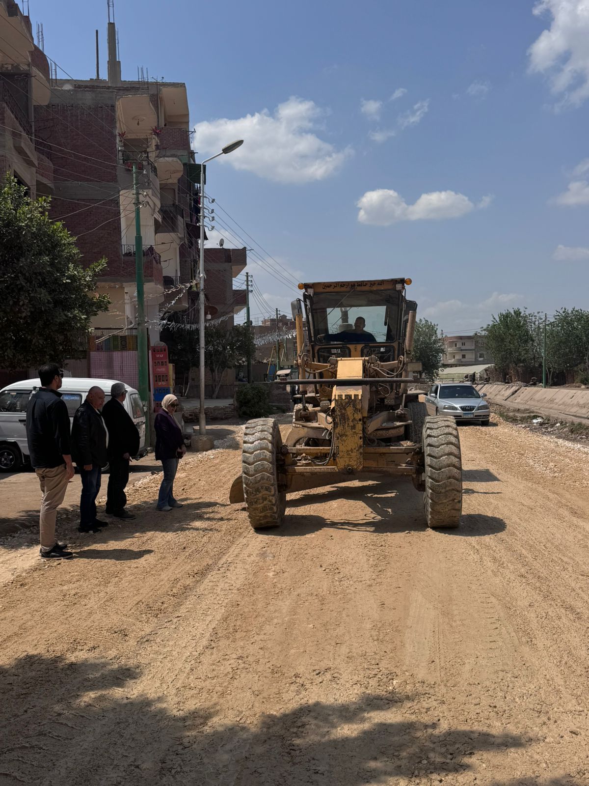 بعد شكاوى المواطنين .. بدء تطوير شامل لطريق أم دينار بمنشأة القناطر