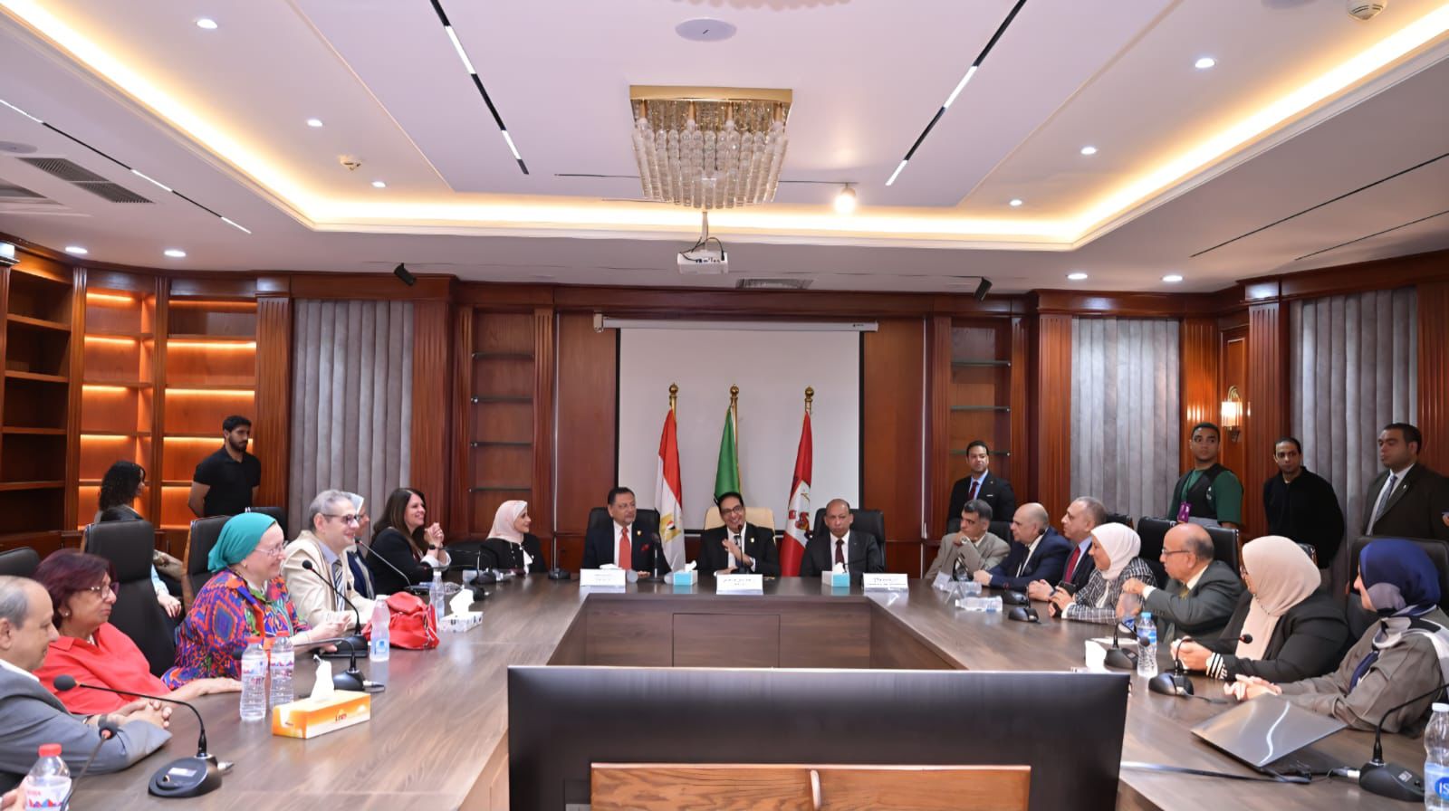 مش مجرد قافلة! .. جامعة القاهرة تطلق أكبر تحرك إنساني لحلايب وشلاتين