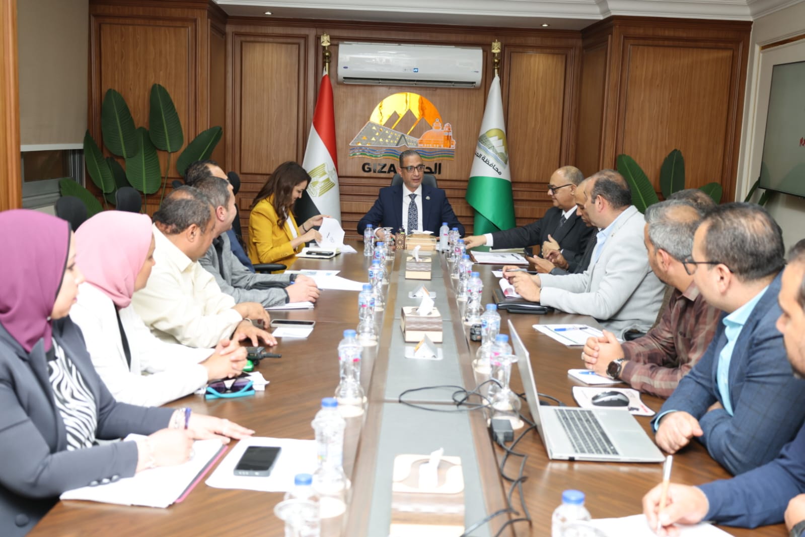 الأنصاري يضرب بيد من حديد في حي الهرم .. لا تهاون مع المخالفات والإشغالات