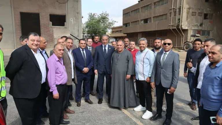 محافظ الجيزة يكشف تفاصيل خطة استقبال القمح .. 12 موقعًا تخزينيًا في الخدمة