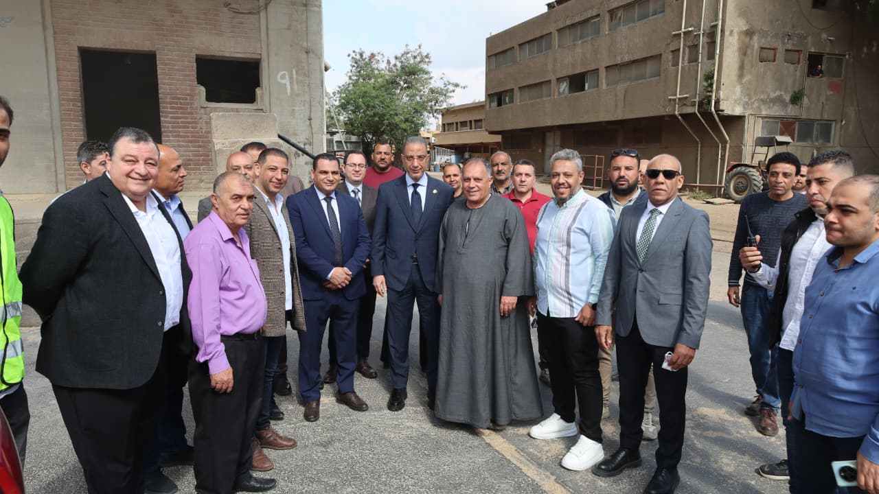 محافظ الجيزة يكشف تفاصيل خطة استقبال القمح .. 12 موقعًا تخزينيًا في الخدمة