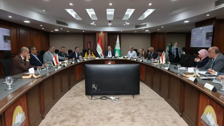 الأنصاري يواجه شكاوى المواطنين بحلول فورية .. وإحالات عاجلة للجان الفنية