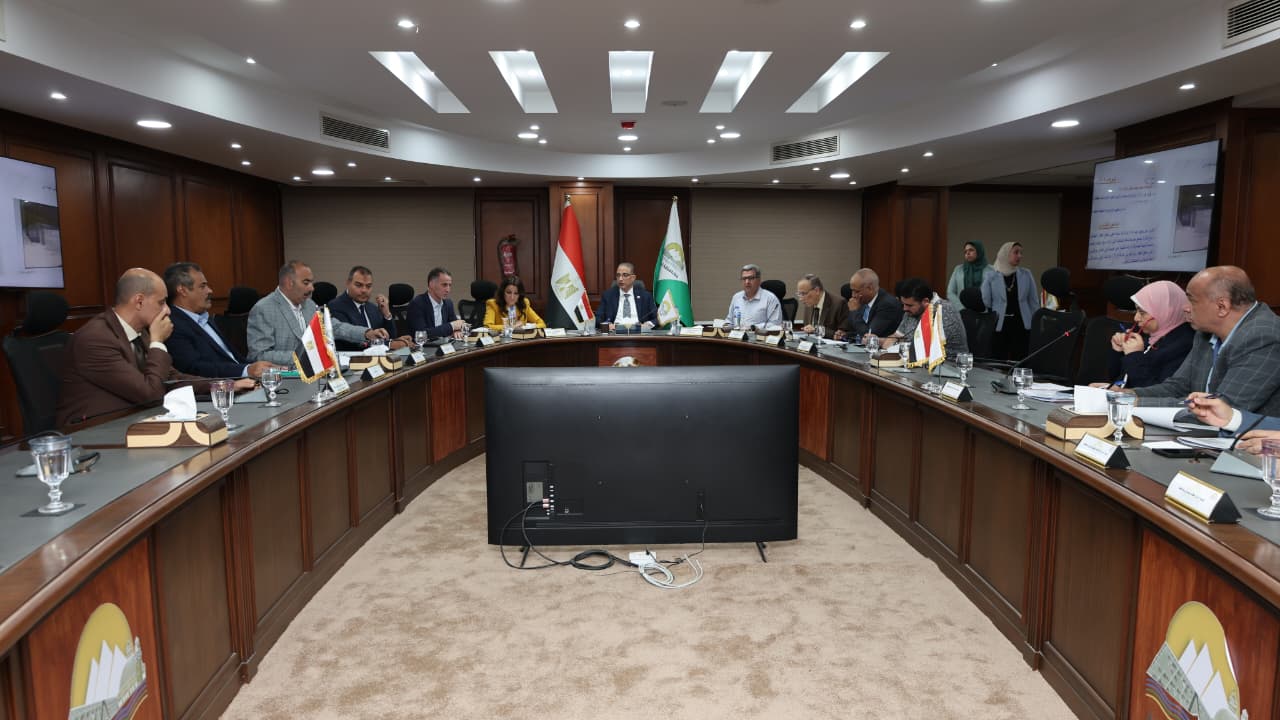 الأنصاري يواجه شكاوى المواطنين بحلول فورية .. وإحالات عاجلة للجان الفنية