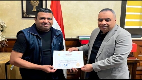احتفاء مستحق .. “جنوب القاهرة للكهرباء” تكرّم محمد قلشة تقديرًا لتميّزه