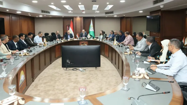 في أول لقاء مع الرؤساء الجدد .. محافظ الجيزة يفتح الملفات الشائكة ويطلق رسائل حاسمة