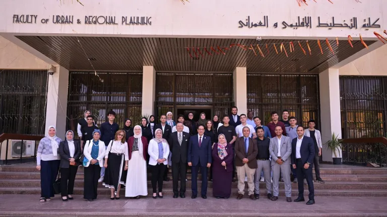 طلاب جامعة القاهرة يصنعون الحل .. تطبيق ذكي يرصد المشكلات البيئية لحظة بلحظة