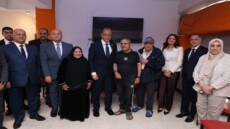 لفتة إنسانية مؤثرة .. محافظ الجيزة يحتفل بالعيد مع نزلاء دار المسنين بالدقي