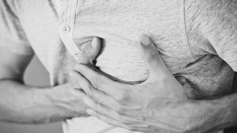 خطر صامت يهدد قلبك .. 5 علامات قد تظهر قبل الكارثة
