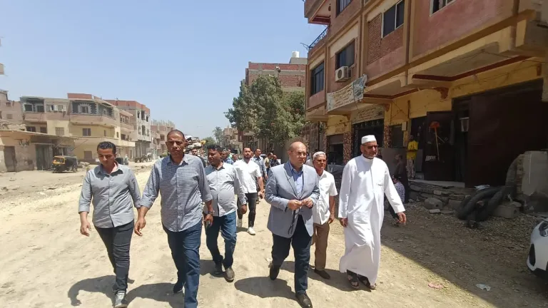 جولة مفاجئة بالحوامدية .. نائب محافظ الجيزة يرصد مشكلات ميدانية ويصدر قرارات عاجلة