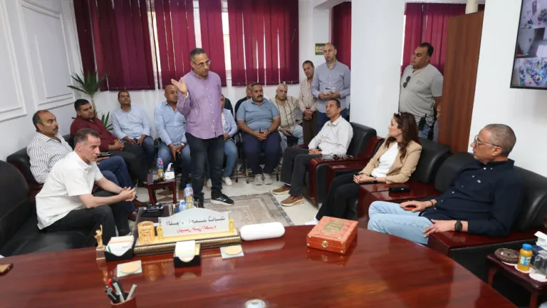 ماذا رصد محافظ الجيزة في حي الهرم؟ .. اجتماع عاجل يكشف ملفات الفوضى والإشغالات