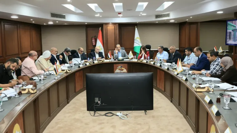 لماذا تحرك محافظ الجيزة الآن؟ .. اجتماع يكشف مفاجآت بشأن سوق الجملة وموارده