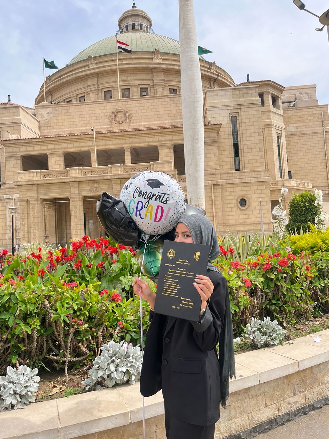 لحظة فخر واستحقاق .. ندى عادل عبد المنعم تتوج مسيرة الاجتهاد بالحصول على ليسانس الآداب من جامعة القاهرة 1 لحظة فخر واستحقاق .. ندى عادل عبد المنعم تتوج مسيرة الاجتهاد بالحصول على ليسانس الآداب من جامعة القاهرة