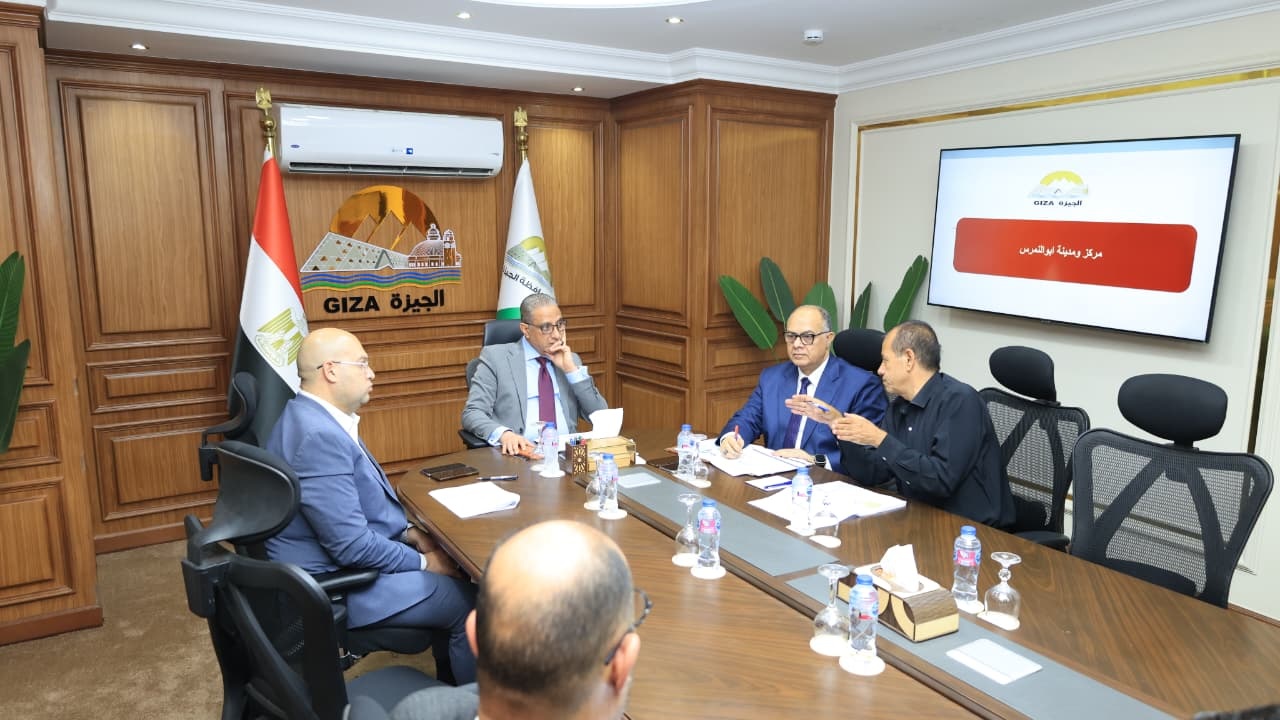 تحركات عاجلة في أبو النمرس .. محافظ الجيزة يصدر تكليفات صارمة لتحسين الخدمات ومواجهة المخالفات