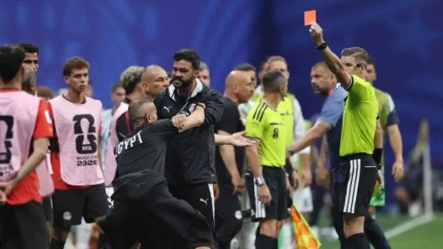 عاصفة تحكيمية تضرب كأس العالم .. مصر تطالب بالعدالة بعد سقوط مثير أمام الأرجنتين وشكوى رسمية ضد الحكم الفرنسي