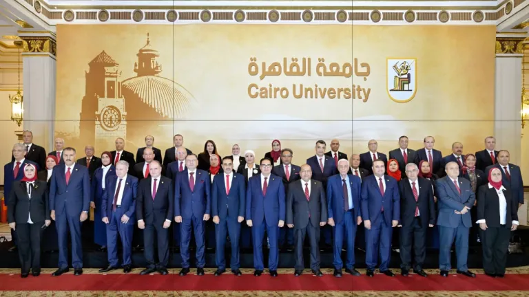 بشرى لأوائل الثانوية العامة .. جامعة القاهرة تعلن منحًا مجانية حتى التخرج وتكشف شرط استمرارها