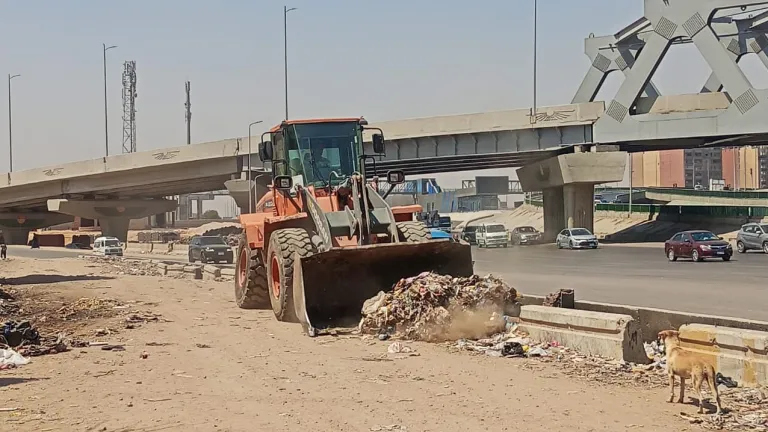 حملة حاسمة في الجيزة .. الأنصاري يداهم بؤر القمامة ومخازن الخردة ويرصد مخالفات بناء وإشغالات بالهرم والعمرانية