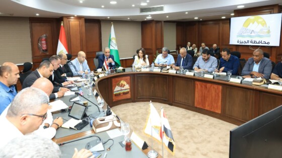 اجتماع حاسم في الجيزة .. الأنصاري يوجه بضبط منظومة النظافة والتوسع في الجمع السكني