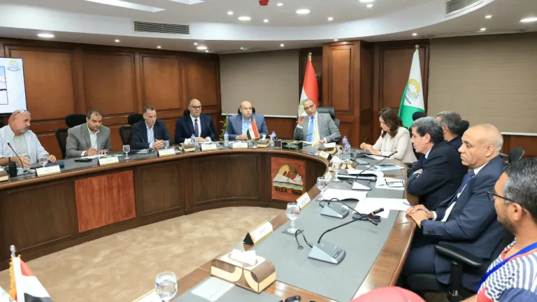 3 حكايات من قلب الجيزة .. مواطنون يشكون والأنصاري يتحرك