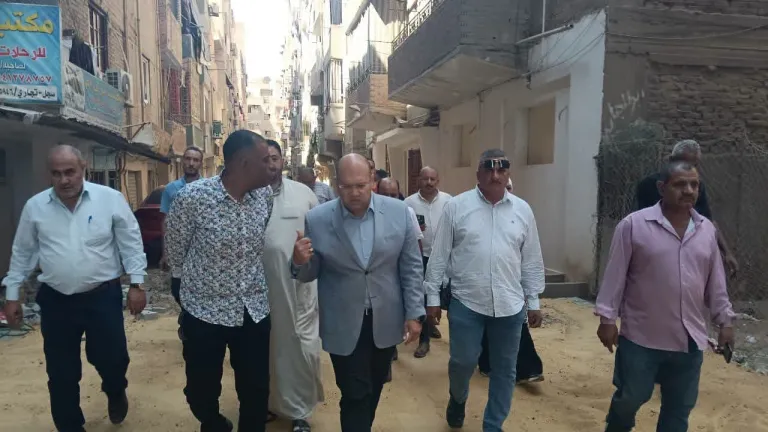 قبل «الإنترلوك» والرصف .. نائب محافظ الجيزة يفتش على مشروعات الحوامدية ويوجه بسرعة إنهاء أعمال الكهرباء والصرف