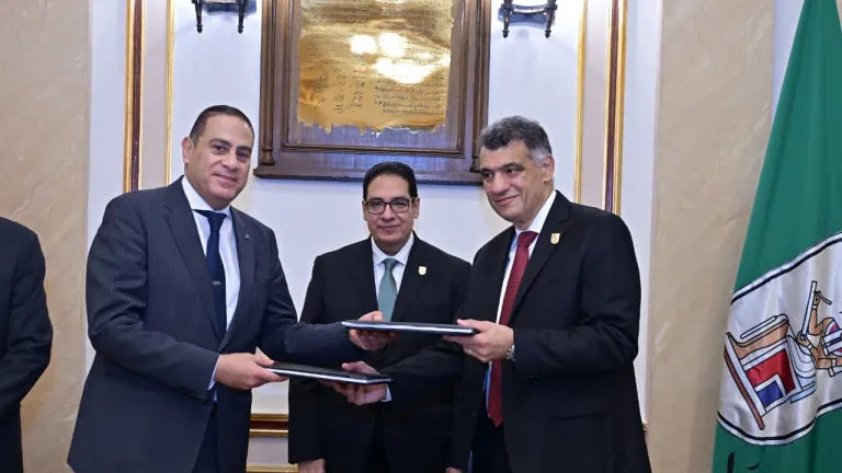من قاعات القضاء إلى صروح العلاج .. شراكة جديدة بين جامعة القاهرة ووزارة العدل تفتح أبواب «القومي للأورام» أمام أعضاء الجهات والهيئات القضائية