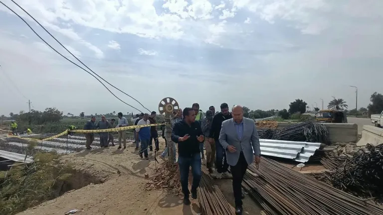 كوبري جرزا تحت المتابعة.. ونائب محافظ الجيزة يدفع بمشروع الصرف الصحي في برنشت نحو خط النهاية